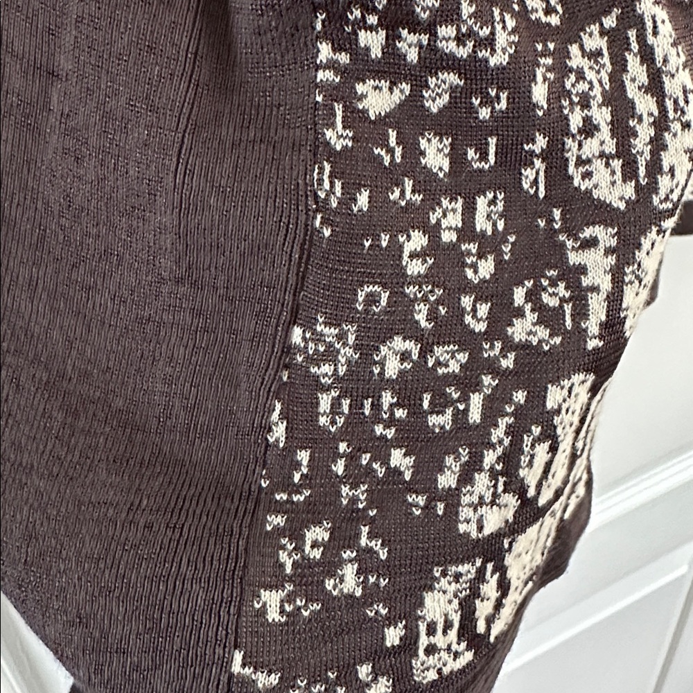 NIC+ZOE Dark Brown and Off White Crocodile Patterned Lightweight Sweater - XL - Picture 6 of 7